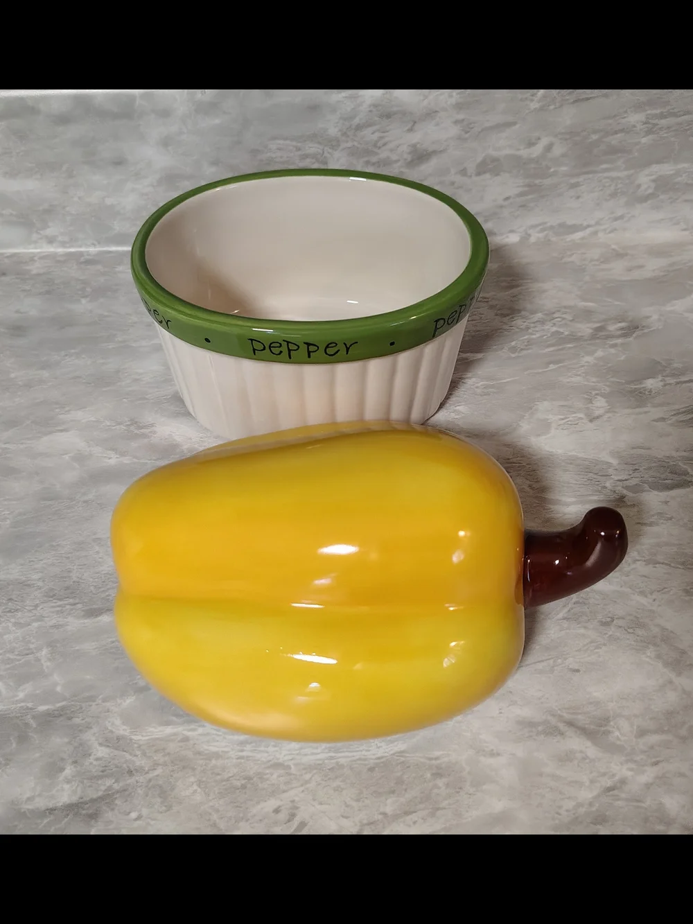 Yellow Bell Pepper Ceramic Casserole Dish